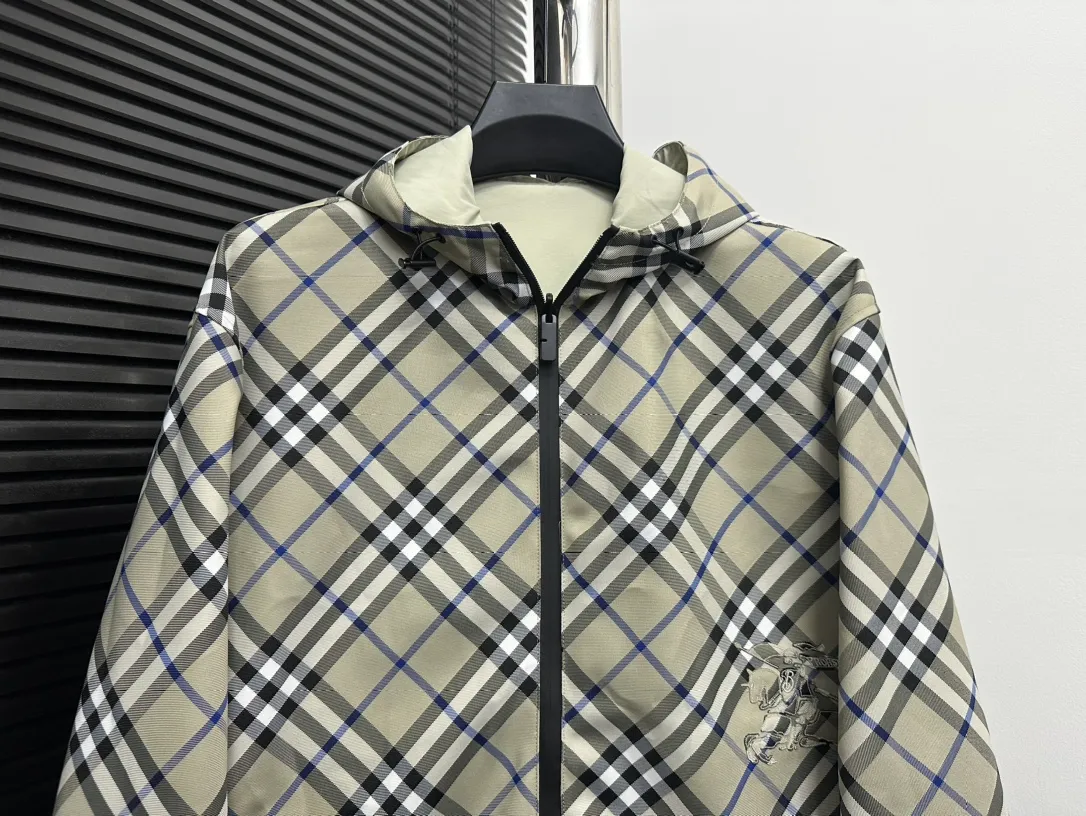 【Burberry】BBR 、 、 、 ， Breathable 、 ； Wear-Resistant . 。 、 ， ， 、 。 、 ， ： ， Classic ， ➕ ， “ ” ， ， 。 Size：S M L XL